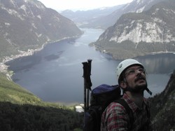 Ich werfe einen skeptischen Blick auf die Verrückten über uns